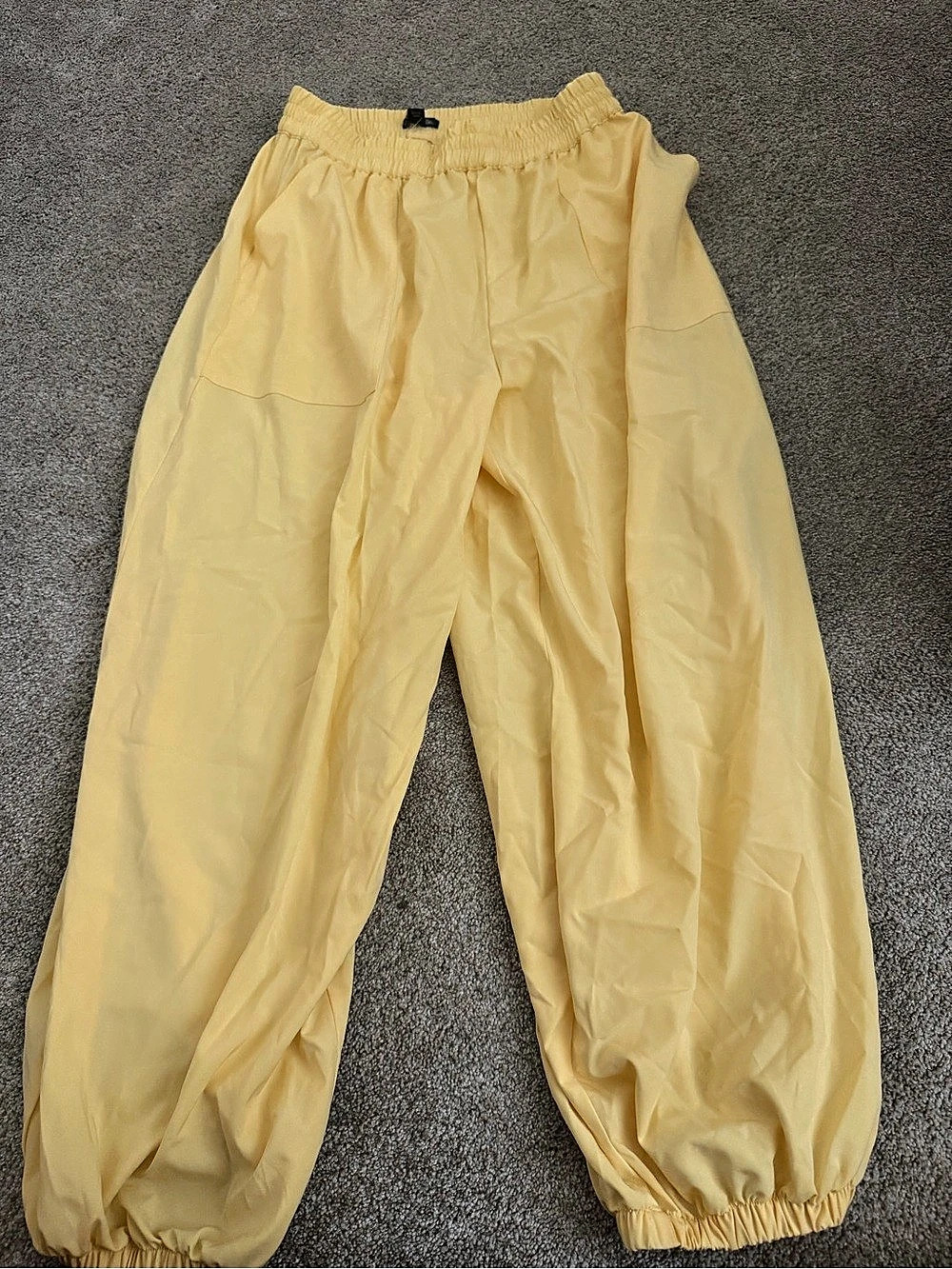Wild Fable Women'Small Mid-Rise Wide Leg Pull-On Cargo Pants Yellow Small